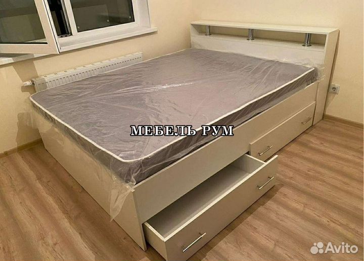 Kpoвaть двухспальнaя с матраcом