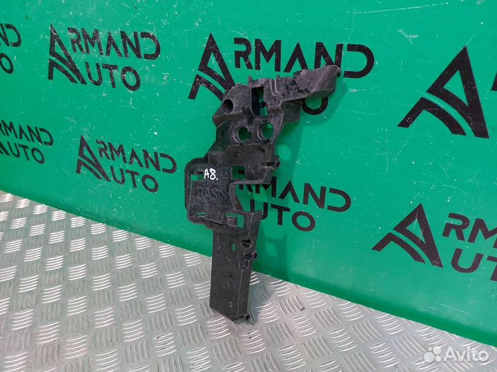 Кронштейн бампера передний правый Audi A8 4 D5