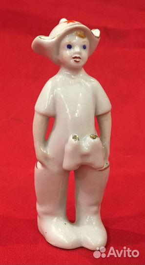 Статуэтка фарфоровая. Мальчиш Кибольчиш. СССР