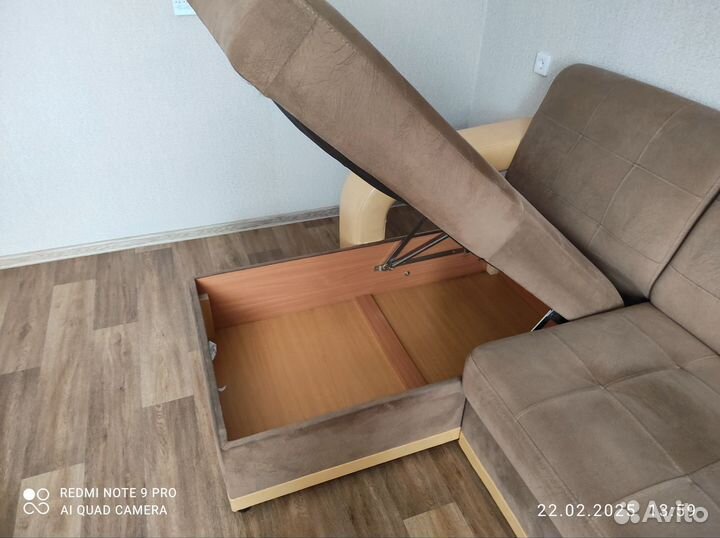 Большой угловой диван