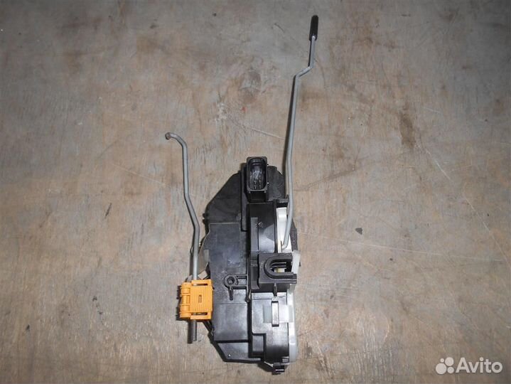 Замок двери передней правой от Chevrolet Cruze 20