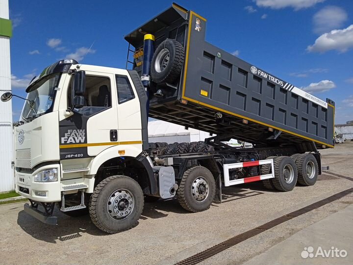 Водитель самосвала