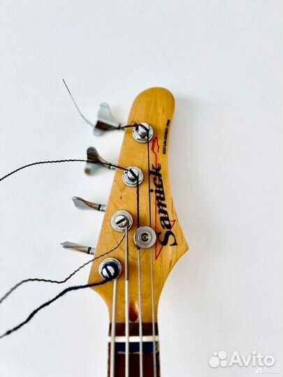 Бас гитара samick