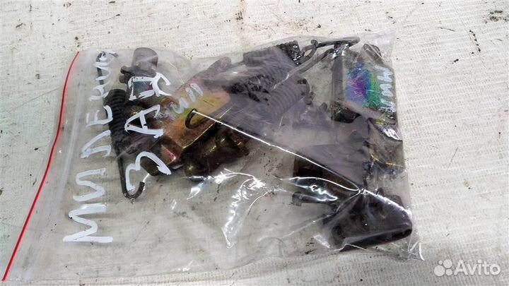 Установочный км-т колодок задних Mazda Millenia 0