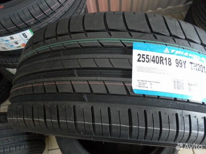 Triangle Sports TH201 255/40 R18 99Y
