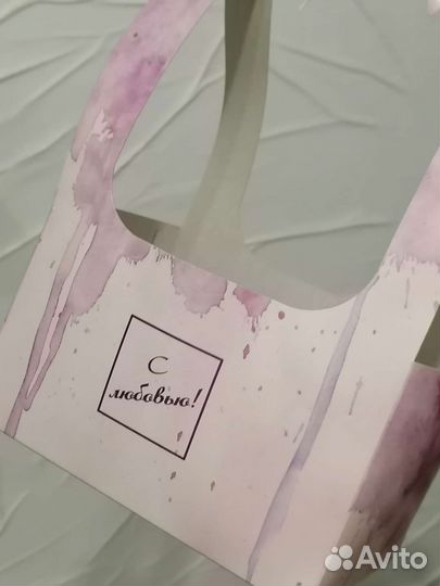 Картонная подарочная коробка для цветов или конфет