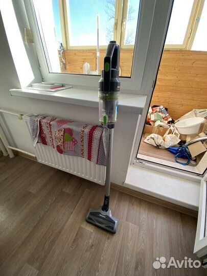 Пылесос вертикальный беспроводной Redmond