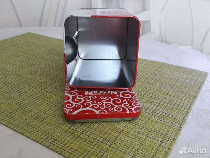 Металлическая банка из под кофе