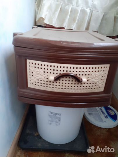 Пластиковый ящик