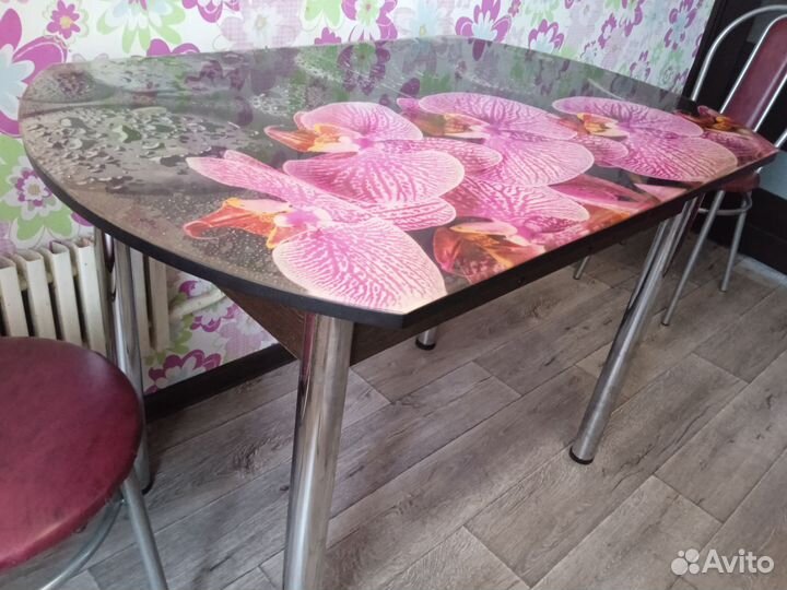 Стол кухонный