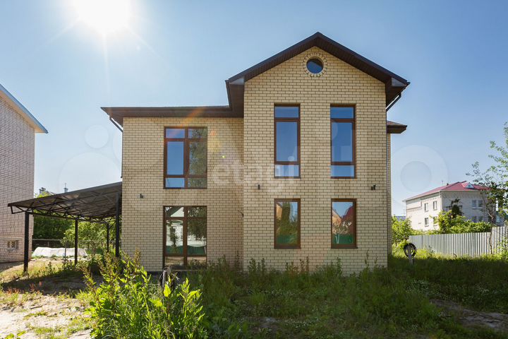 Коттедж 186 м² на участке 6 сот.