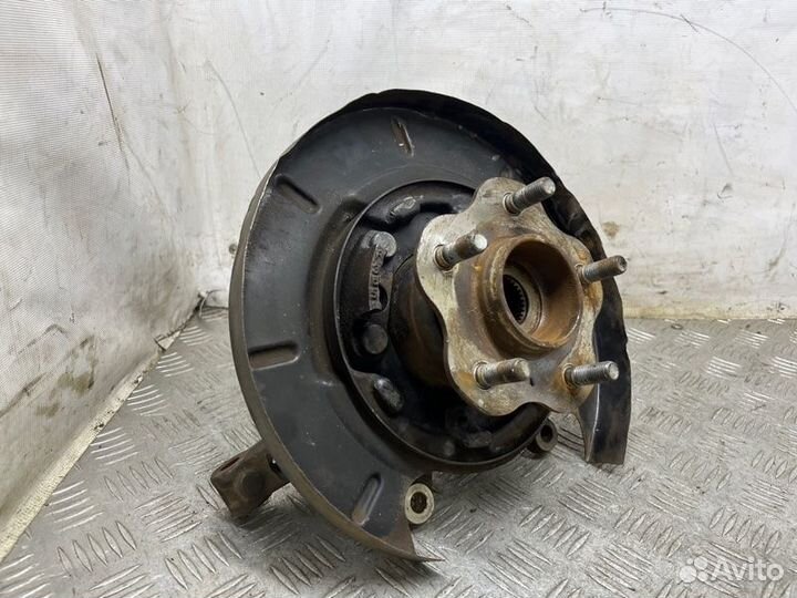 Щит опорный задний правый Nissan X-Trail T30