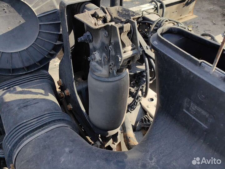 Задняя подушка кабины с замком Volvo FH4