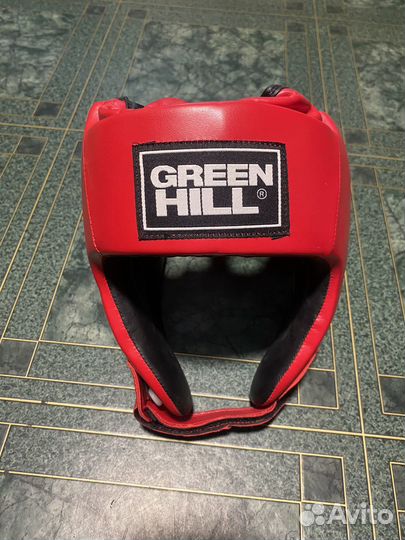 Боксерские перчатки и шлем