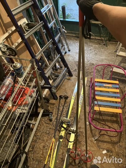 Беговые лыжи и санки