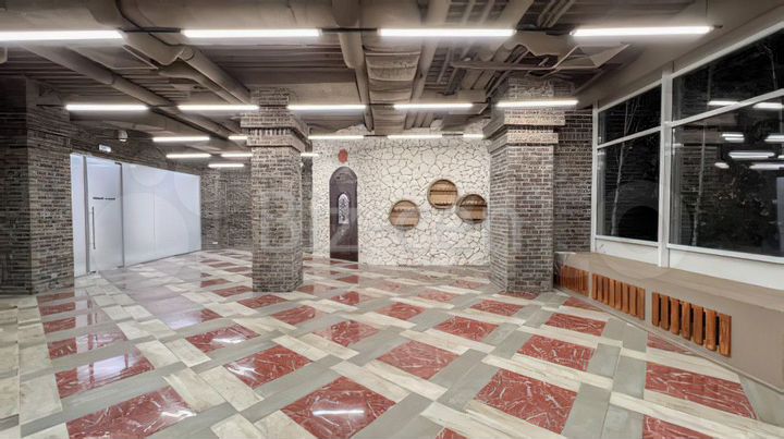 Недалеко от метро офис 140.4 кв.м в аренду