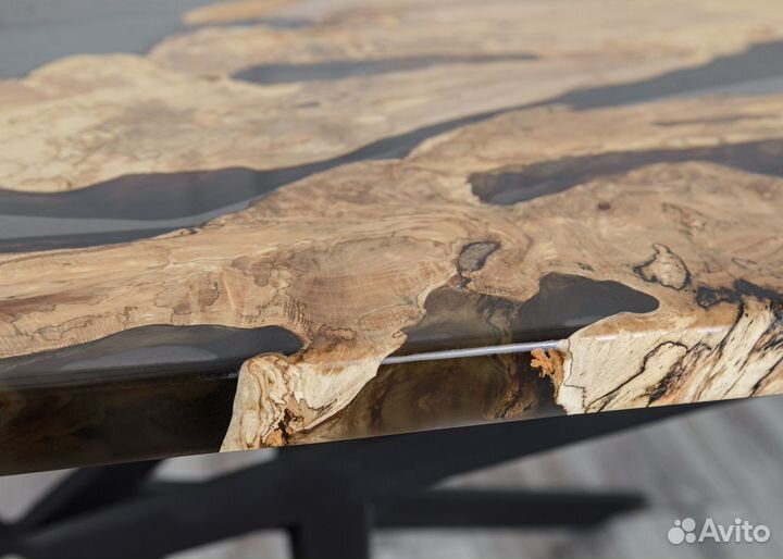 Стол из натурального слэба Граба и смолы