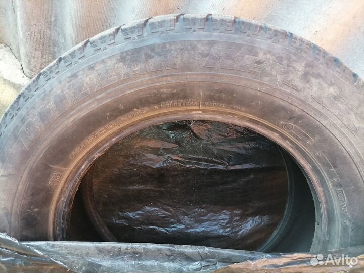 Bridgestone Blizzak Revo GZ 215/65 R16