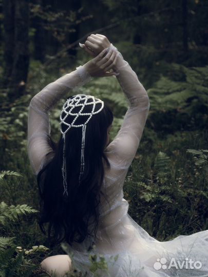 Тика на голову из белых бусин