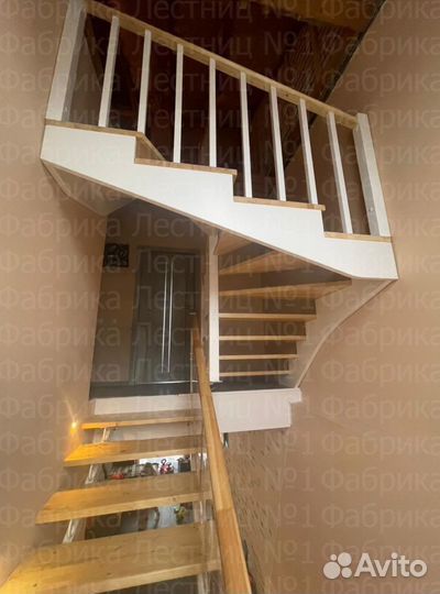 Лестница на металлическом каркасе