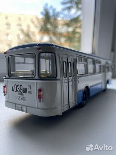 Модель АВТОБУСА лиаз 677 1:43 сова