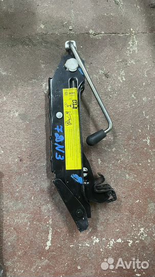 Домкрат оригинальный Skoda Octavia A5 Шкода