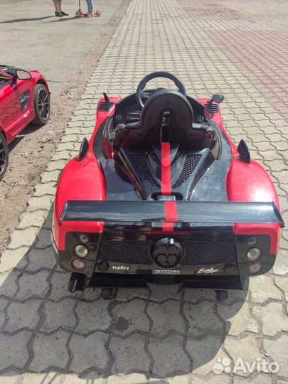 Электромобиль красный