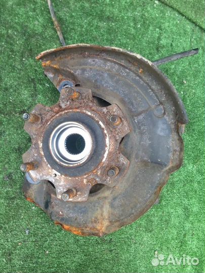 Кулак передний правый Mitsubishi Pajero 3 V78W