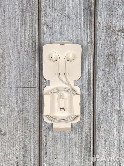 Наушники earpods с lightning новые, оригинал