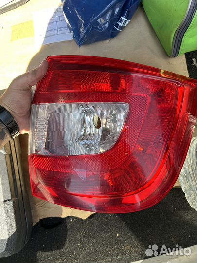 Задний правый фонарь Skoda Rapid 2017г. С дефектом