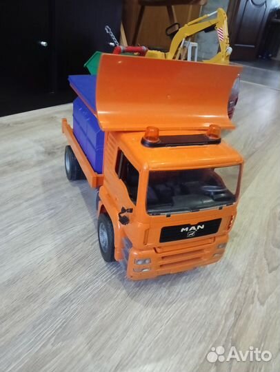 Машина bruder снегоуборочная