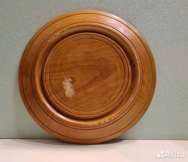 Старинная декоративная резная тарелка со стразами