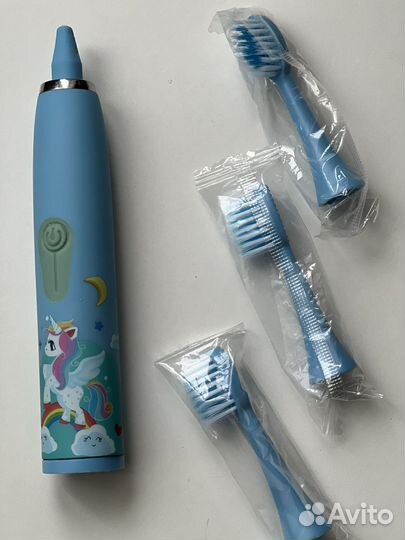 Электрическая зубная щетка детская с насадками