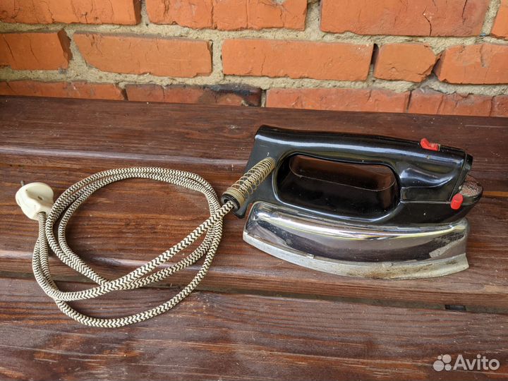 Утюг электрический СССР с пароувлажнением