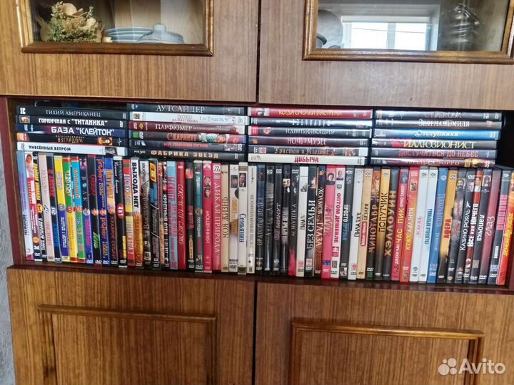 Видеокассеты VHS и DVD диски
