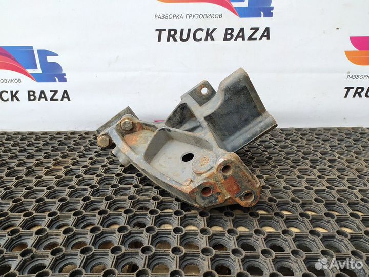 Кронштейн переднего бампера левый Scania 5-series