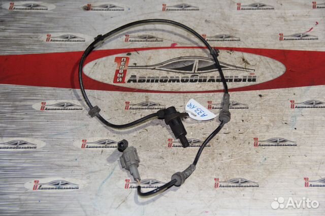 Датчик ABS c Nissan Cefiro A33 VQ20DE