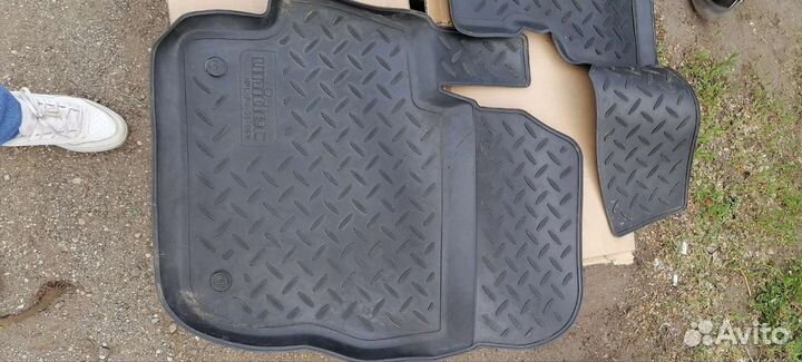 Автомобильные коврики резиновые