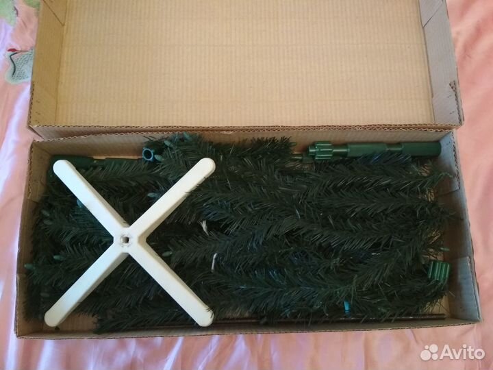 Ёлка новогодняя с игрушками