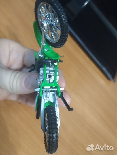 Kawasaki kx 250 1:18 Модель мотоцикла