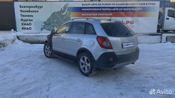 Обшивка двери багажника правая верхняя Opel Antara