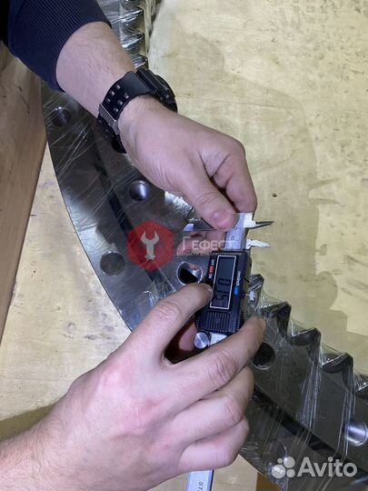 Опорно-поворотный круг CAT 325DL