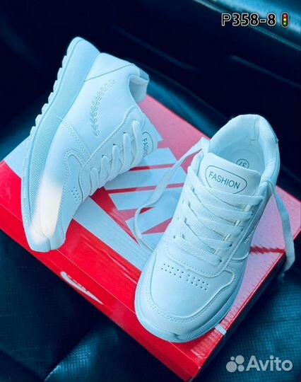 Кроссовки женские белые