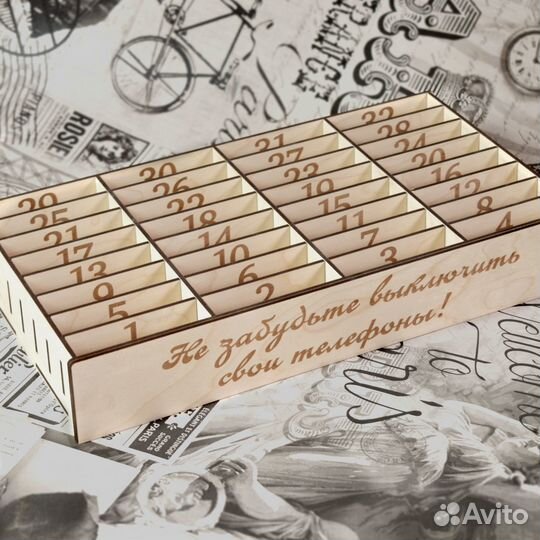 Подставка (органайзер) из дерева для телефонов