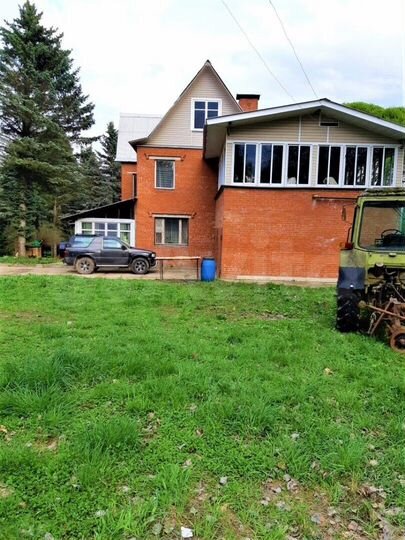 Дом 201,6 м² на участке 2,03 га