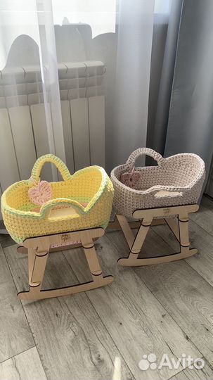 Вязаная люлька для куклы