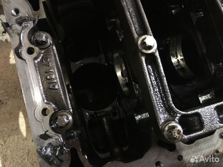 Двигатель Блок двигателя низ мотора Opel Zafira