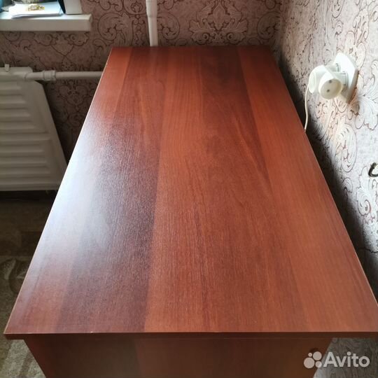 Компьютерный письменный стол