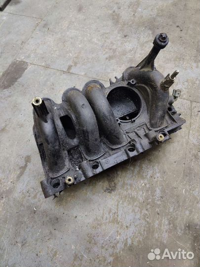 Впускной коллектор Renault Logan