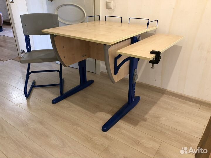 Детский письменный стол и стул